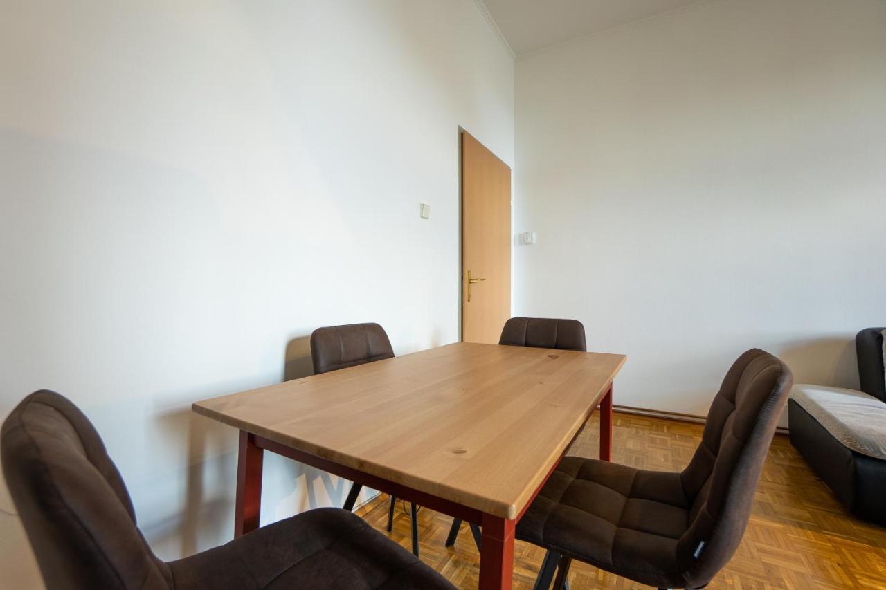 Two Bedrooms Family Apartamento